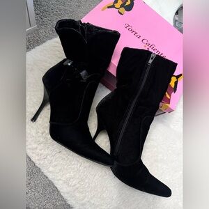 Torta Caliente Elegant Black Heeled Boots